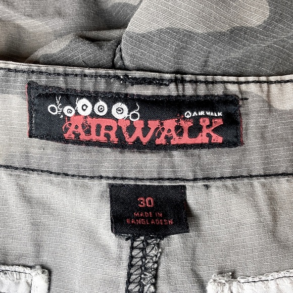Airwalk Men’s Camouflage Sporty Knee Length Shorts Lots of Pockets Size 30 - Picture 9 of 16